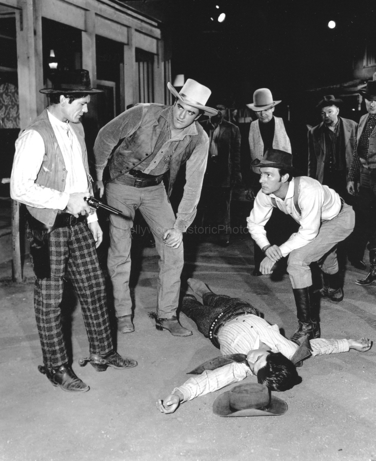 Gunsmoke 1955 James Arness Dennis Weaver.jpg